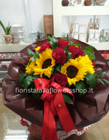 Centrotavola con rose e lilium